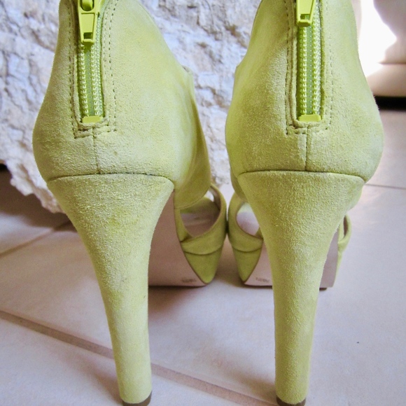 BCBG Lime Green Suede Open Toe Platform Heel - Picture 3 of 5